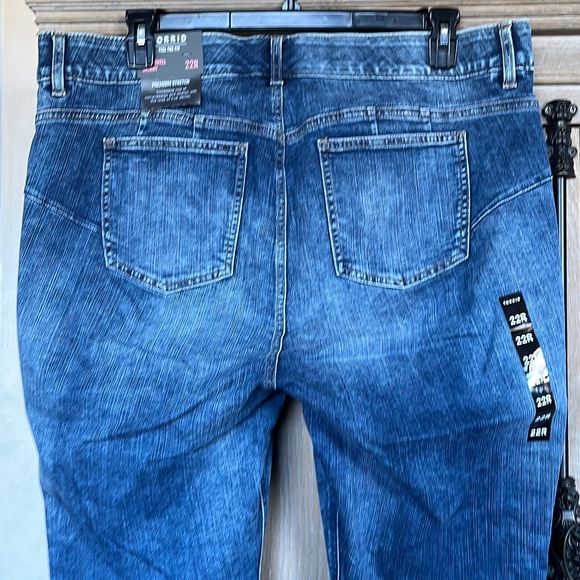 Torrid Jeans Feel the Fit Bombshell Skinny High Rise Premium Stretch 22R New - Picture 10 of 14